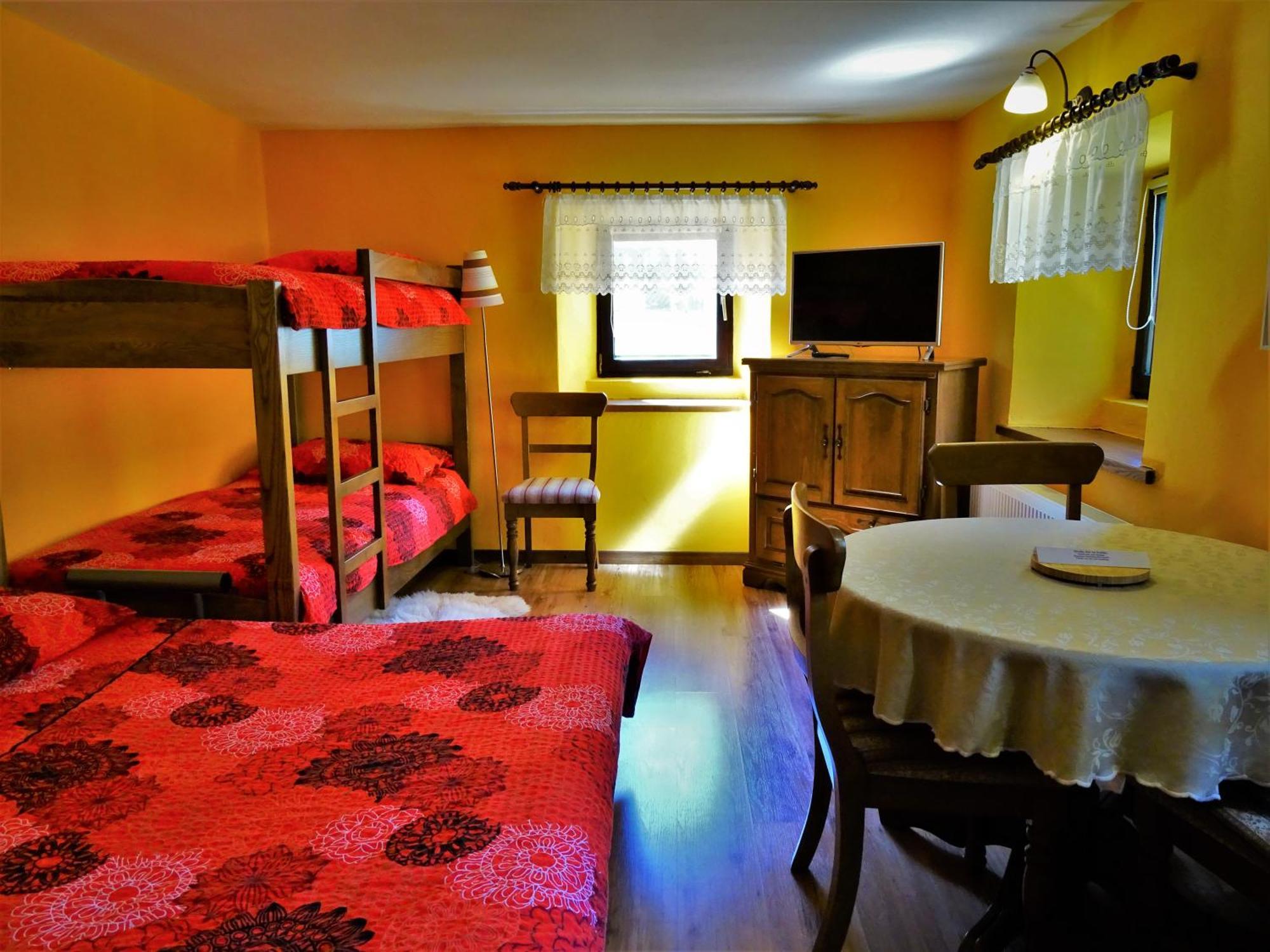 Apartmaji Pr-Gujlu Sela Nad Podmelcem 5220 Tolmin Podmelec Bagian luar foto