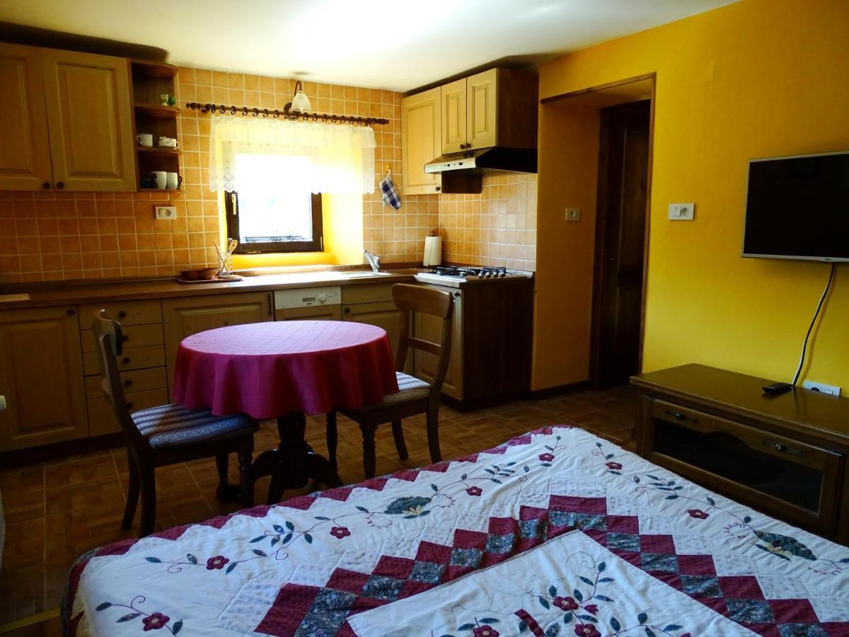 Apartmaji Pr-Gujlu Sela Nad Podmelcem 5220 Tolmin Podmelec Bagian luar foto