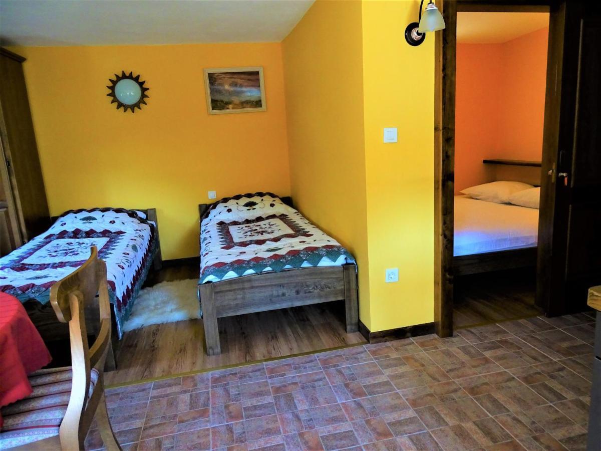 Apartmaji Pr-Gujlu Sela Nad Podmelcem 5220 Tolmin Podmelec Ruang foto