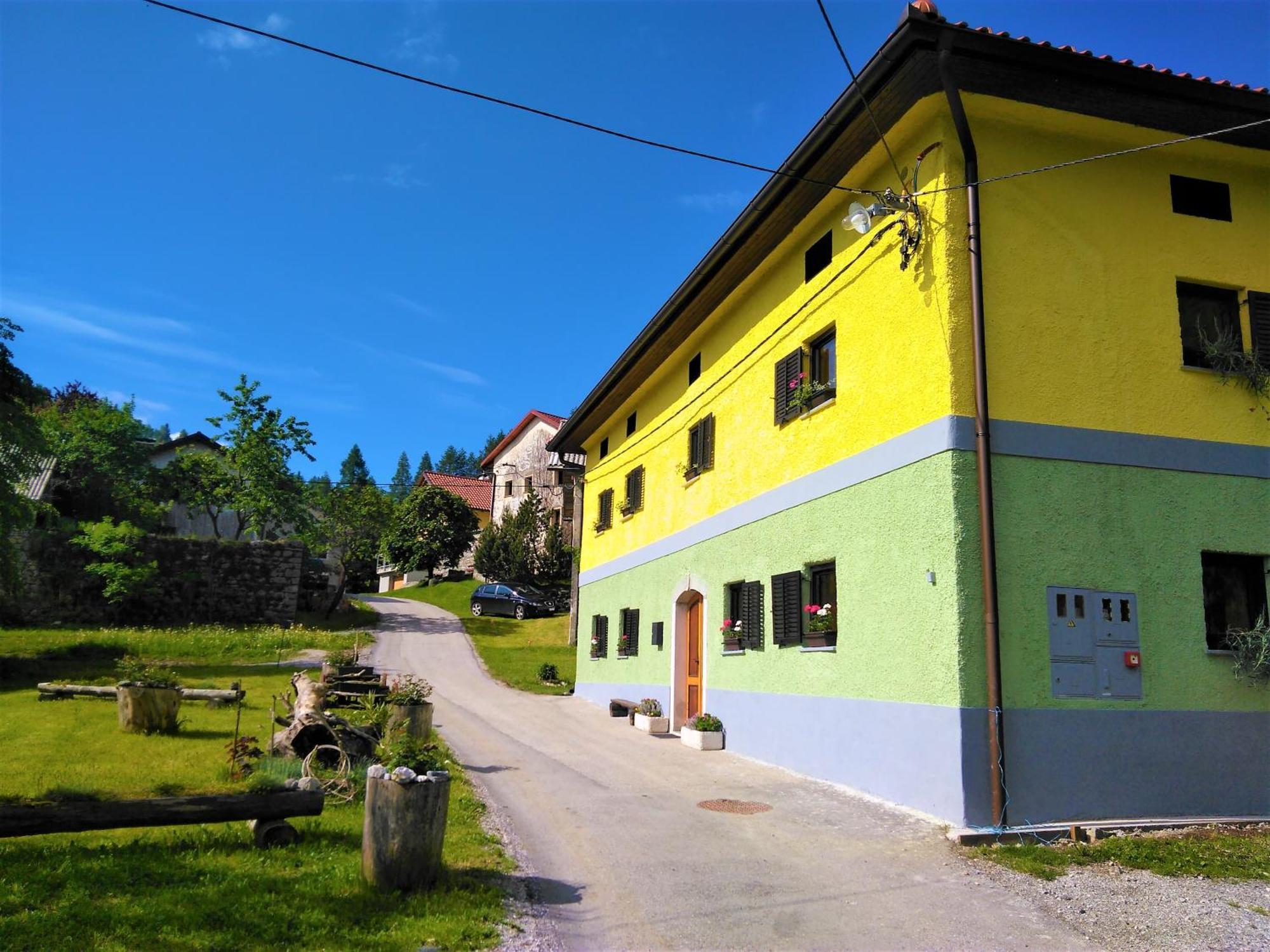 Apartmaji Pr-Gujlu Sela Nad Podmelcem 5220 Tolmin Podmelec Bagian luar foto