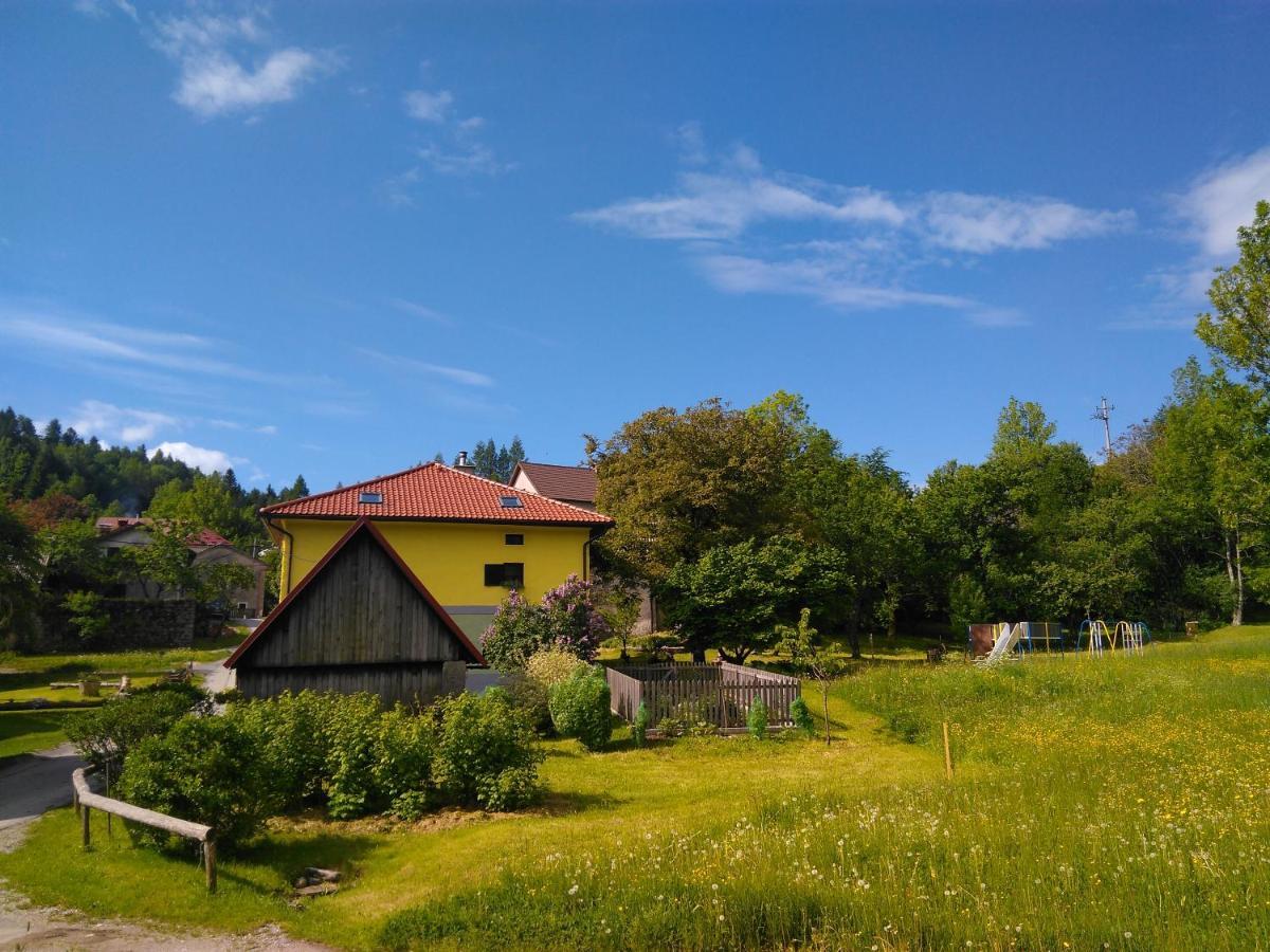 Apartmaji Pr-Gujlu Sela Nad Podmelcem 5220 Tolmin Podmelec Bagian luar foto